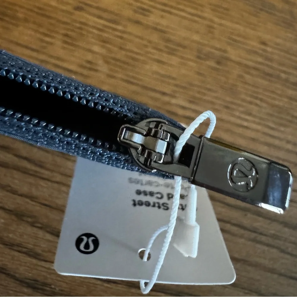 Lululemon City Street Card Case - Picture 5 of 9